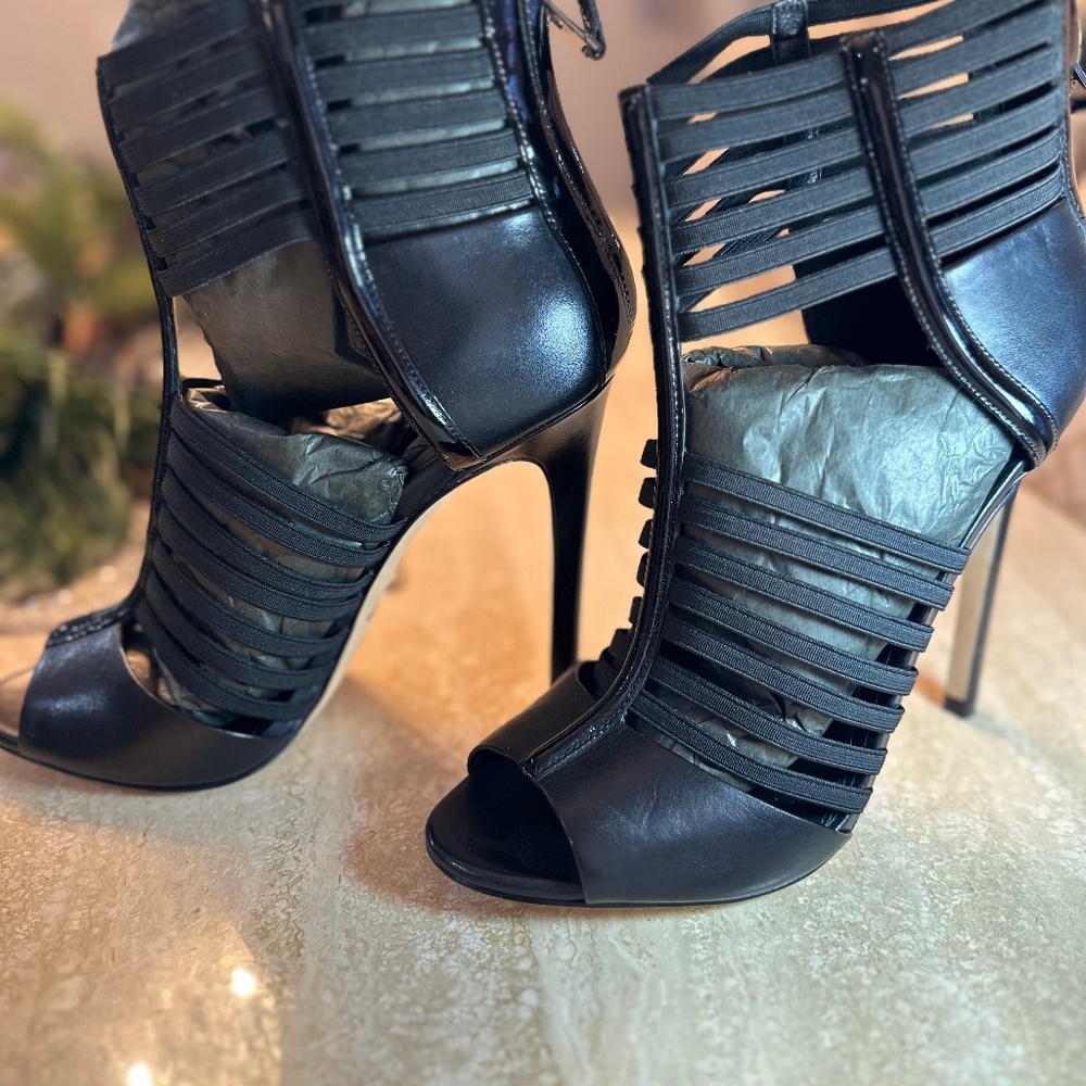 B Brain Atwood new heels size 8
